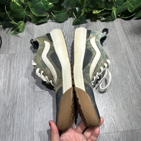 VANS UltraRange Exo Se Men\'s Size 10 Camo Green Skate Shoes